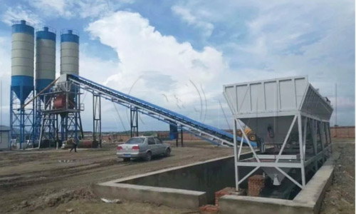 Conveying parts of concrete batching plants