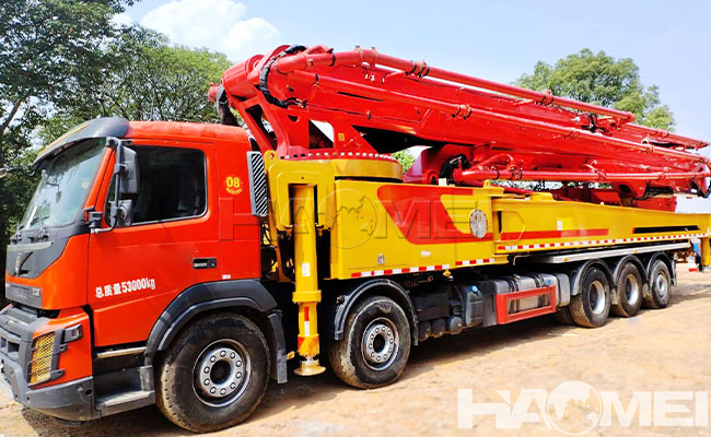 long boom concrete pump truck